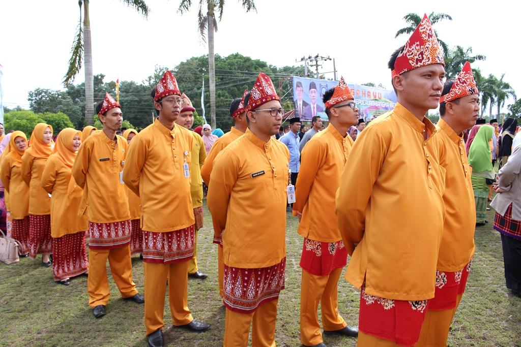 Upacara HUT Provinsi, PNS Pemprov Babel Kenakan Pakaian Adat Melayu