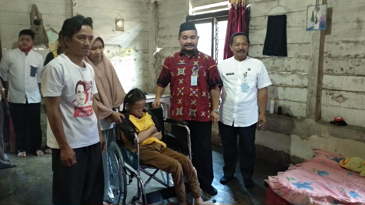 Pemprov. Kep. Babel Bersama PT. Taspen Serahkan Bantuan Kursi Roda