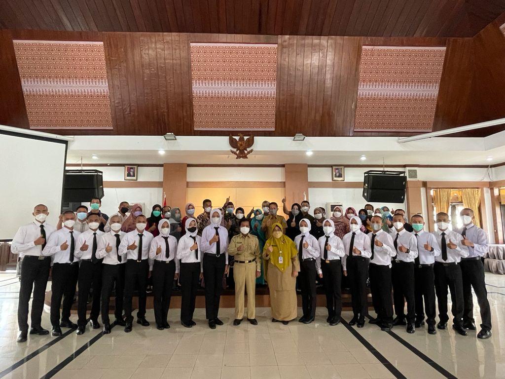 Wagub Abdul Fatah Lepas 18 Anak Negara