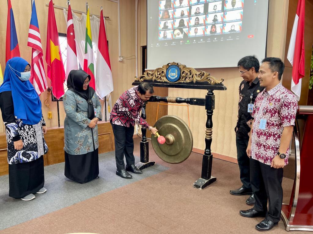 SDM BerAKHLAK Modal Utama Pemerintahan dan Pembangunan