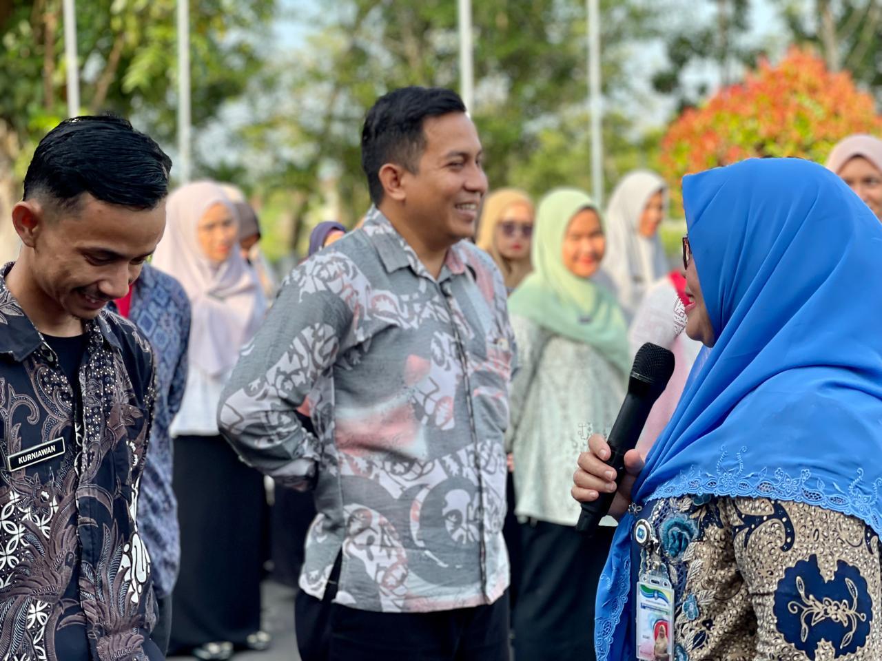 Beri Arahan pada Honorer, Kaban Susanti: "Urusan Pribadi Harus Beres, Baru Bisa Ngurus Orang Lain!"