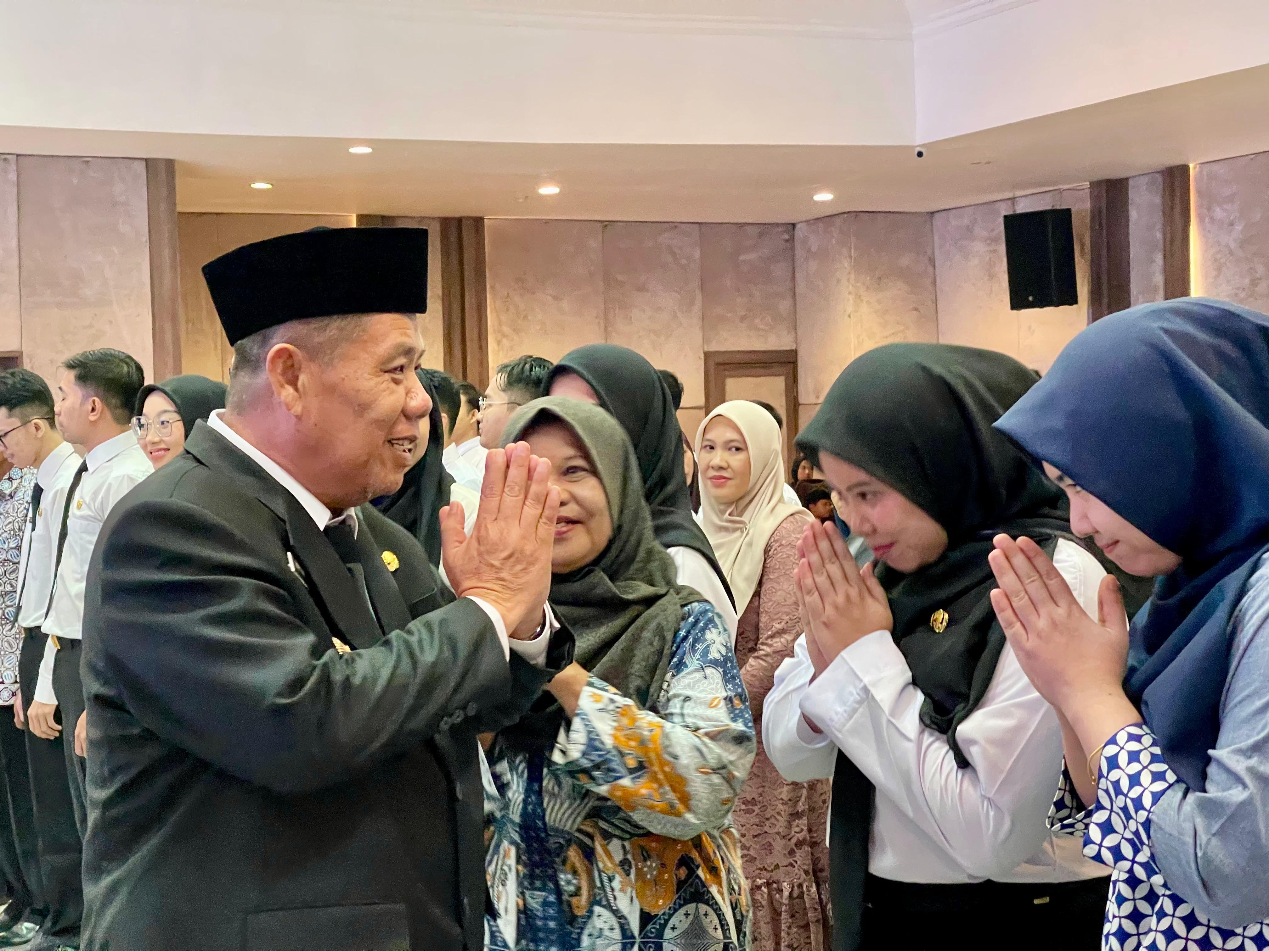 Penyerahan SK CPNS, Gubernur Hidayat Arsani: "Kaya atau Miskin Punya Peluang yang Sama"