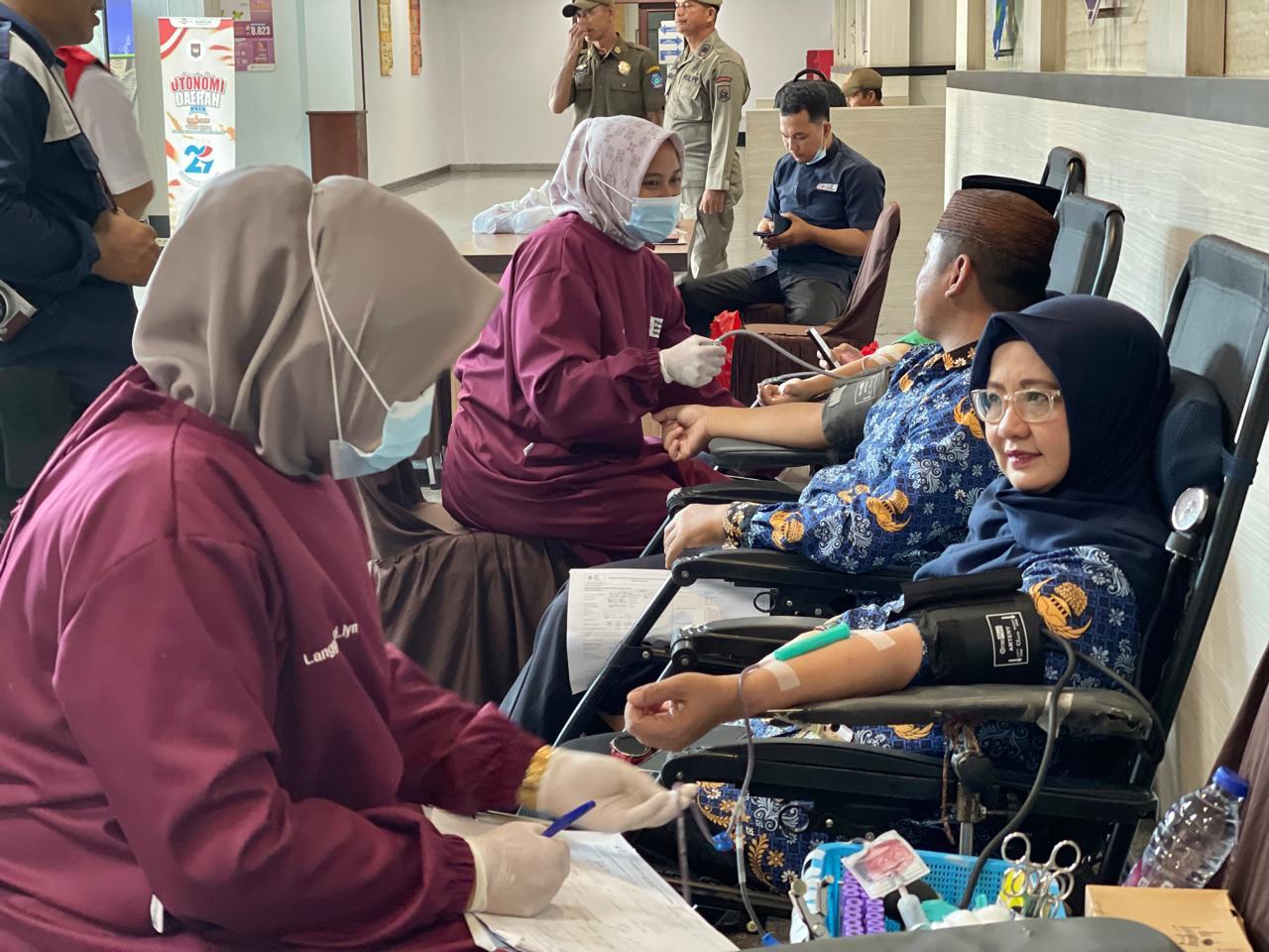 Kumpulkan 37 Kantong Darah dan Berikan Tali Asih