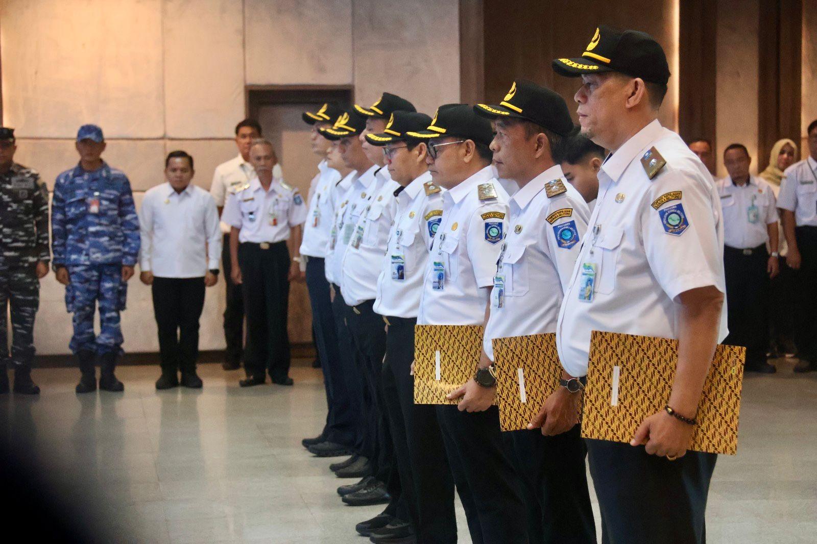 Lantik 8 Pejabat, Gubernur Hidayat Arsani Pesan Profesional dan Tegak Lurus pada Pimpinan