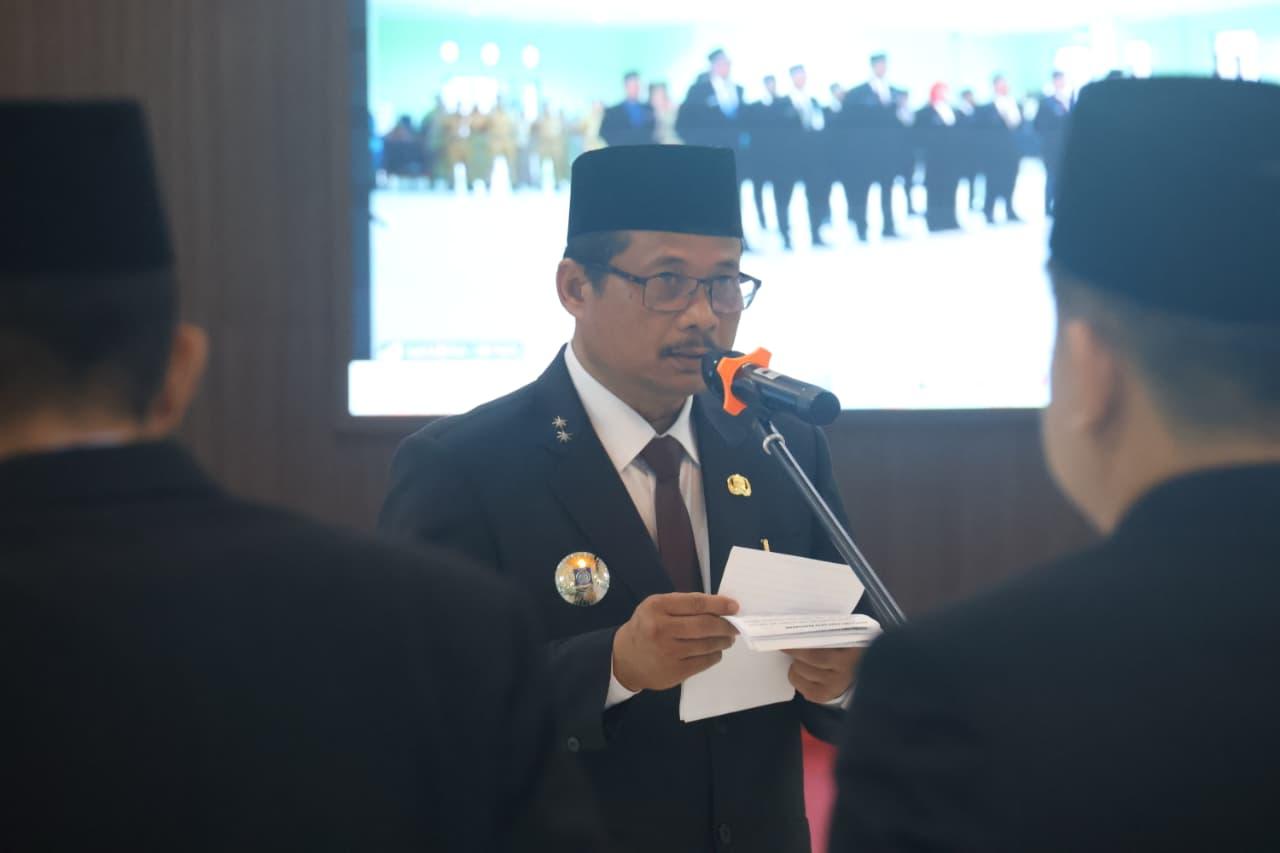 Lantik 14 Pejabat Administrator dan Pengawas, Fery Beri 3 Pesan