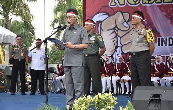 Halaman Kantor Gubernur Disesaki Ribuan Massa Jaga NKRI