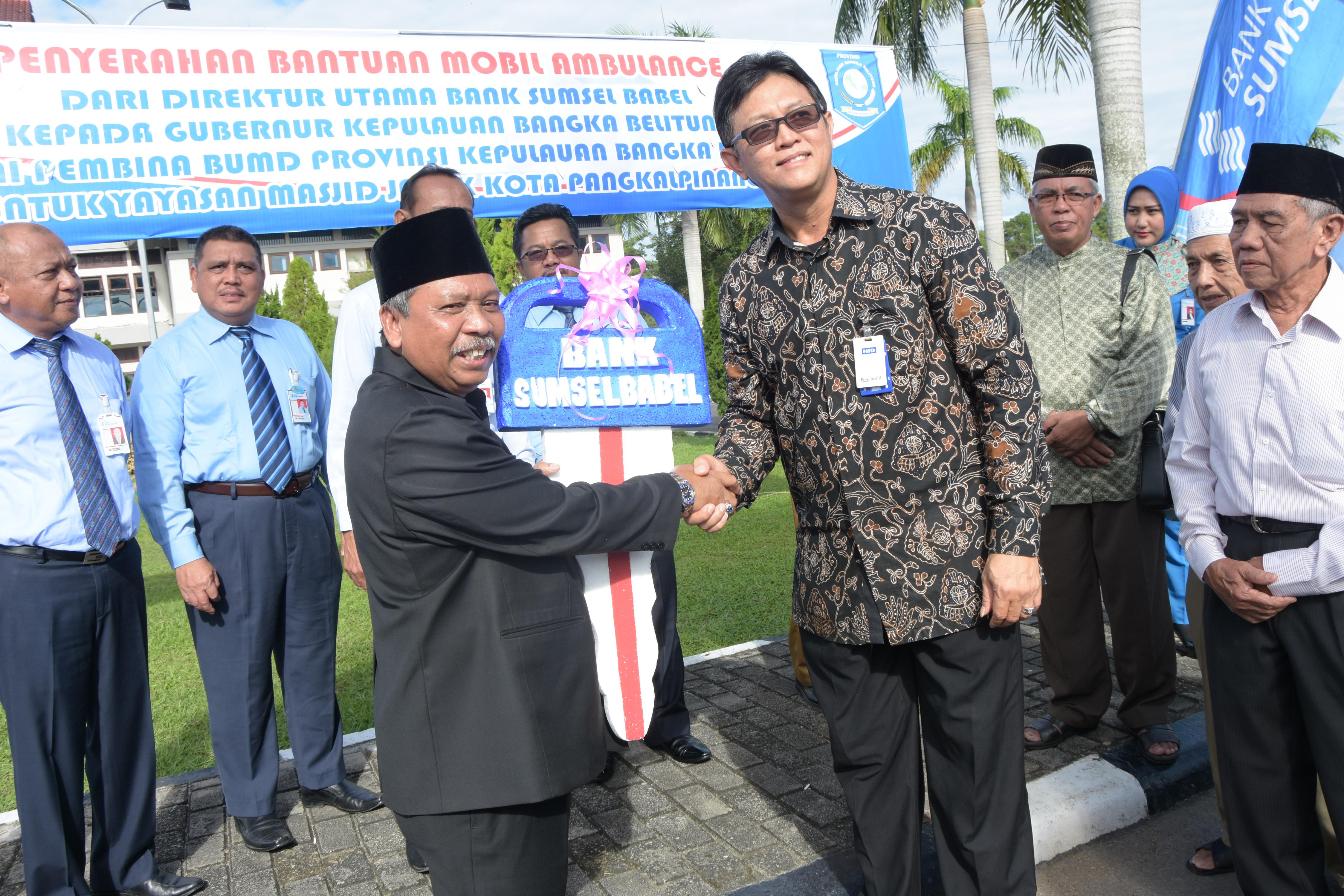 Bank Sumsel Babel Berikan Ambulance Ke Gubernur Babel
