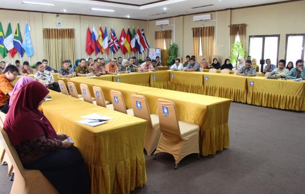 Sekretaris Daerah Pemprov. Kep. Babel DR. Yan Megawandi, SH, M.Si saat menyampaikan arahannya sekaligus membuka kegiatan penilaian terhadap penerapan sistem Merit di lingkungan instansi Pemerintah Sekretaris Daerah Pemprov. Kep. Babel DR. Yan Megawandi, SH, M.Si saat menyampaikan arahannya sekaligus membuka kegiatan penilaian terhadap penerapan sistem Merit di lingkungan instansi Pemerintah