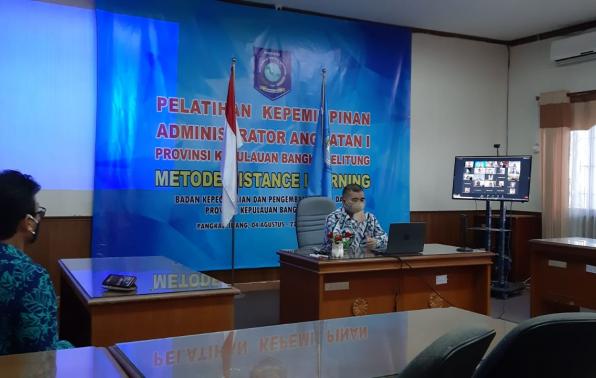 Sahirman, Kepala BKPSDMD Babel didampingi Satriyo, Kepala Sub Bidang Kelembagaan dan kerjasama saat mengikuti Sidang Penilaian Akreditasi BKPSDMD Babel secara daring