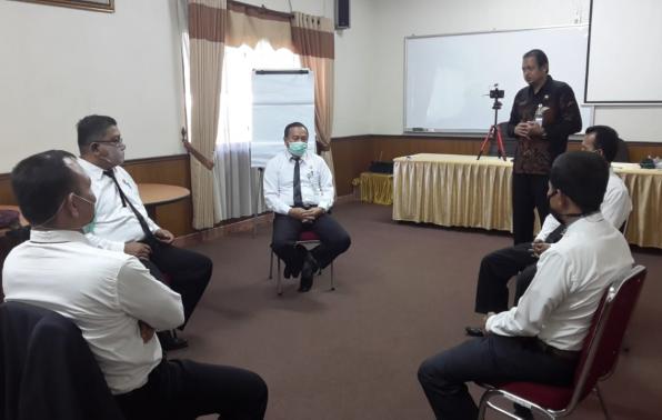 Suasana Assessment Seleksi JPT Pratama Eselon IIb Kabupaten Bangka Barat, di Kantor BKPSDMD Babel, Air Itam, Pangkalpinang, Jum'at (30/7/2020).