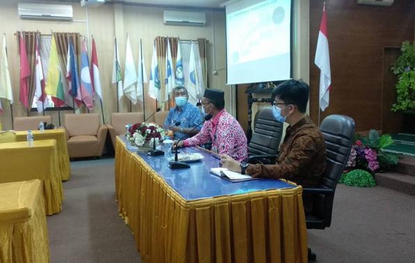 Rudiarto Sumarwono, Komisioner Komisi Aparatur Sipil Negara (KASN) saat memaparkan materi pada Sosialisasi Manajemen Kinerja ASN di Aula Natar Praja BKPSDMD Babel, Air Itam, Pangkalpinang, Kamis (10/12/2020).