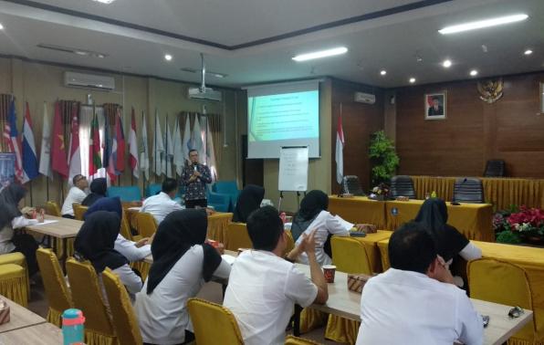 Narasumber kedua, Prima Haryanto, Peneliti Kebahasaan, Kantor Bahasa Kepulauan Bangka Belitung