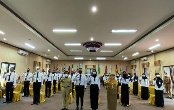 Wagub Abdul Fatah didampingi Ibu Susanti (Ka. BKPSDMD Bangka Belitung) pada acara Pembukaan Latsar CPNS Angkatan IV Provinsi Kepulauan Bangka Belitung Tahun 2021, di Aula Natar Praja BKPSDMD Bangka Belitung, Air Itam, Pangkalpinang, Senin (6/9/2021)
