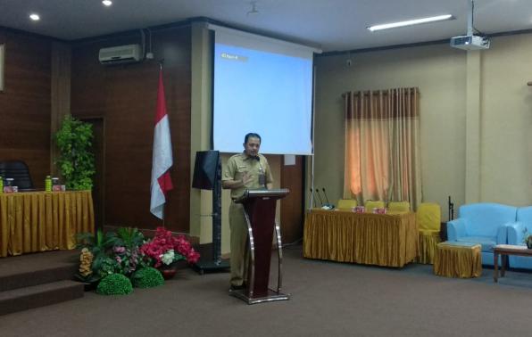 Mohamad Iqbalsyah, Kabid Pengembangan SDM BKPSDMD Babel saat memberikan arahan.