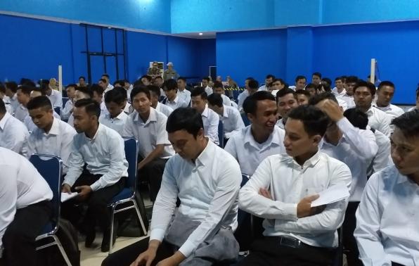 Para peserta SKD di ruang tunggu.