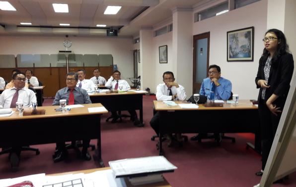 Para Pejabat Pimpinan Tinggi Pratama Pemprov Babel mendengarkan arahan sebelum mengikuti Assesment di UI Jakarta.(foto: ratu).